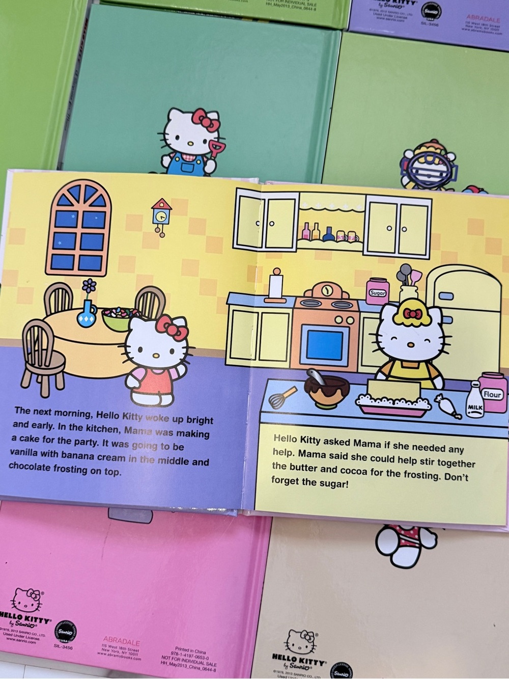 Hello Kitty Mini Storybook Box Set - Picture 9 of 9